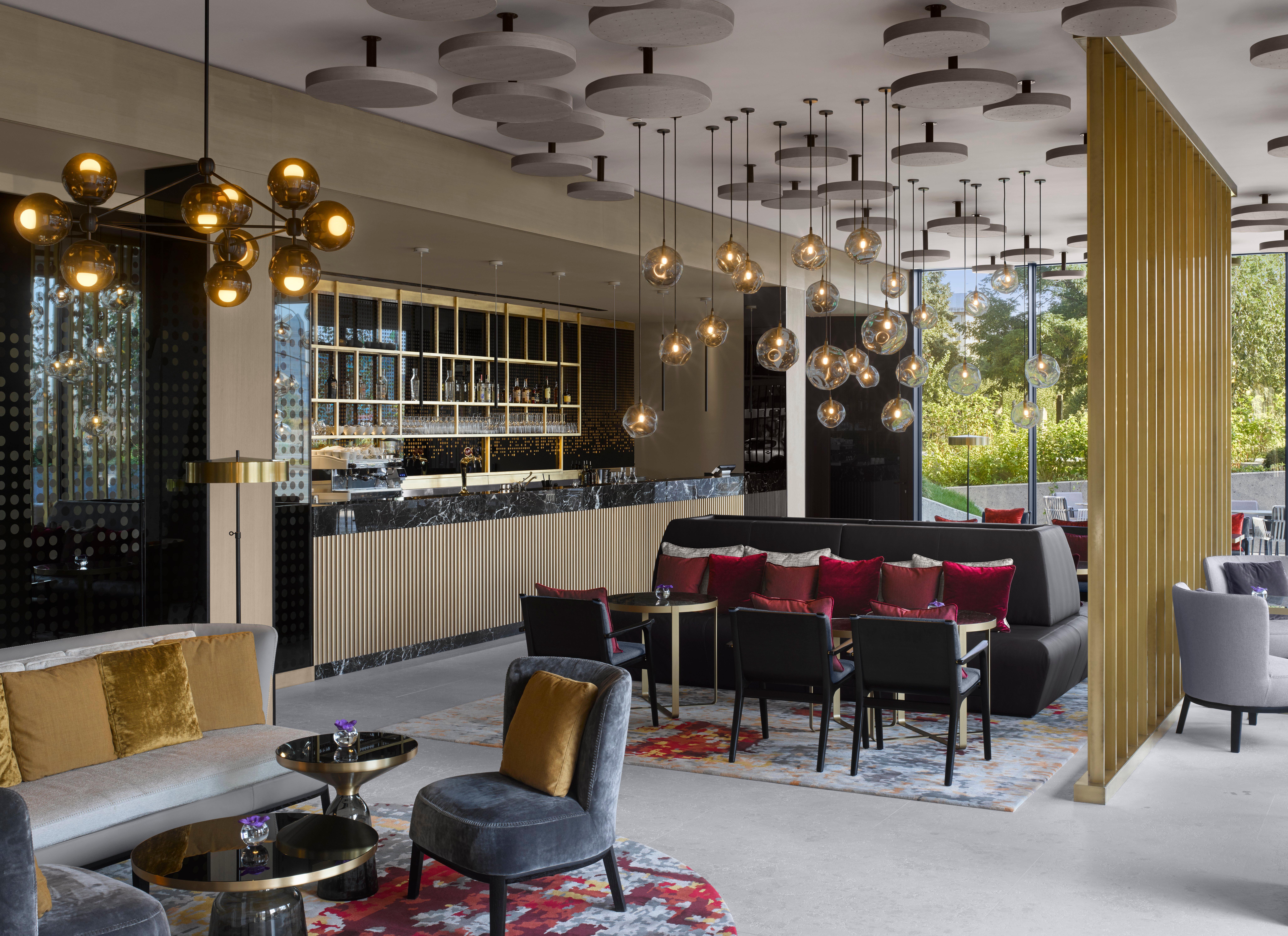 Intercontinental - Ljubljana By Ihg Hotel Екстериор снимка The Lounge at London Heathrow Airport