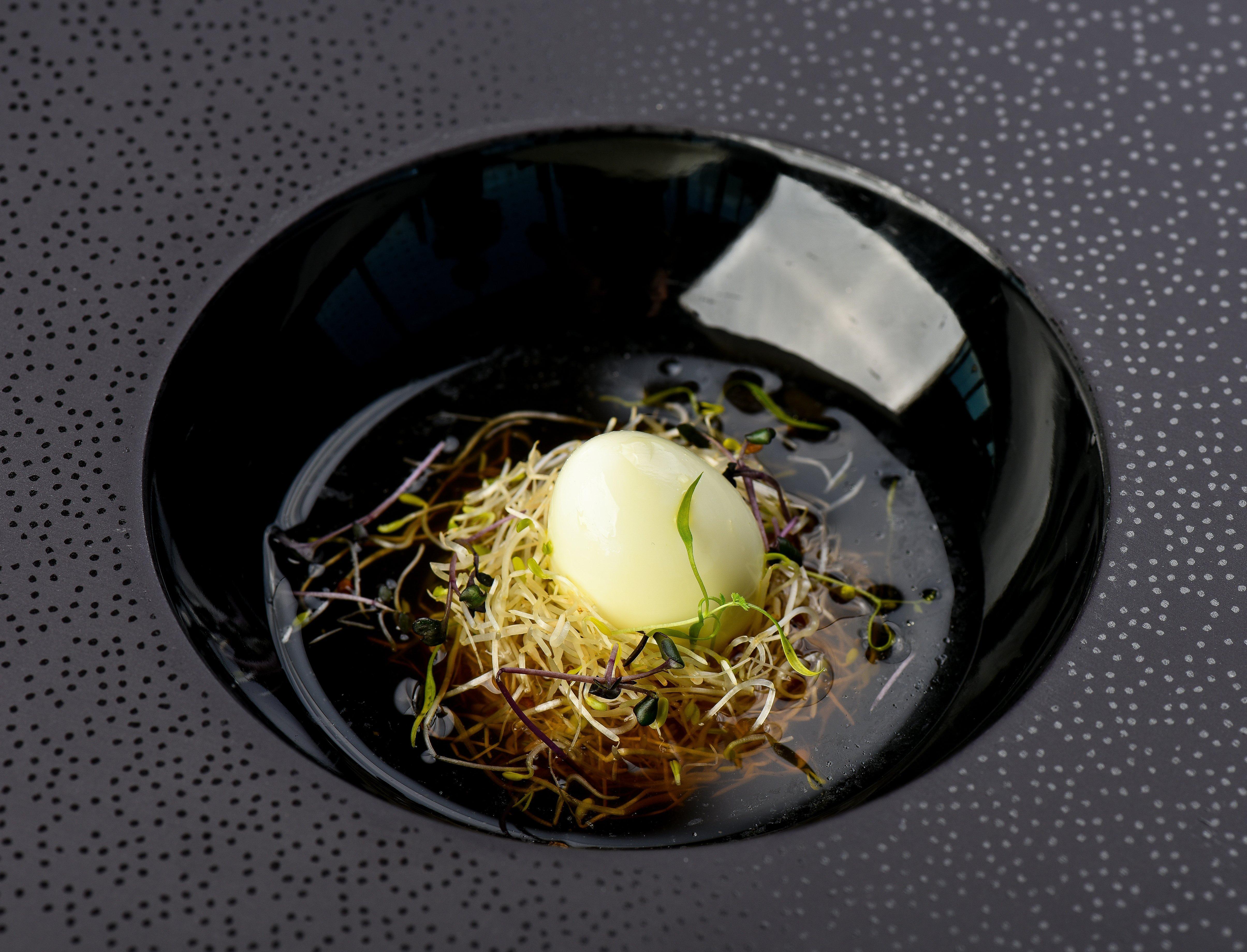 Intercontinental - Ljubljana By Ihg Hotel Екстериор снимка A dish of sprouted onion