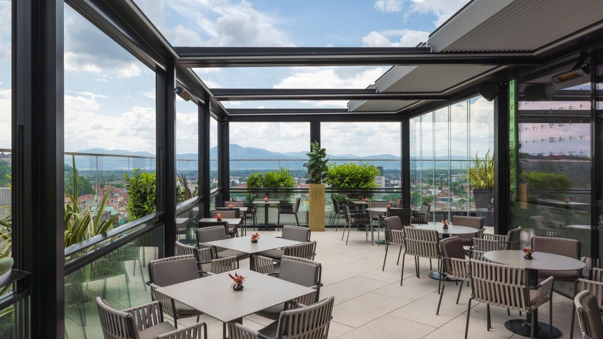 Intercontinental - Ljubljana By Ihg Hotel Екстериор снимка Skyline Terrace