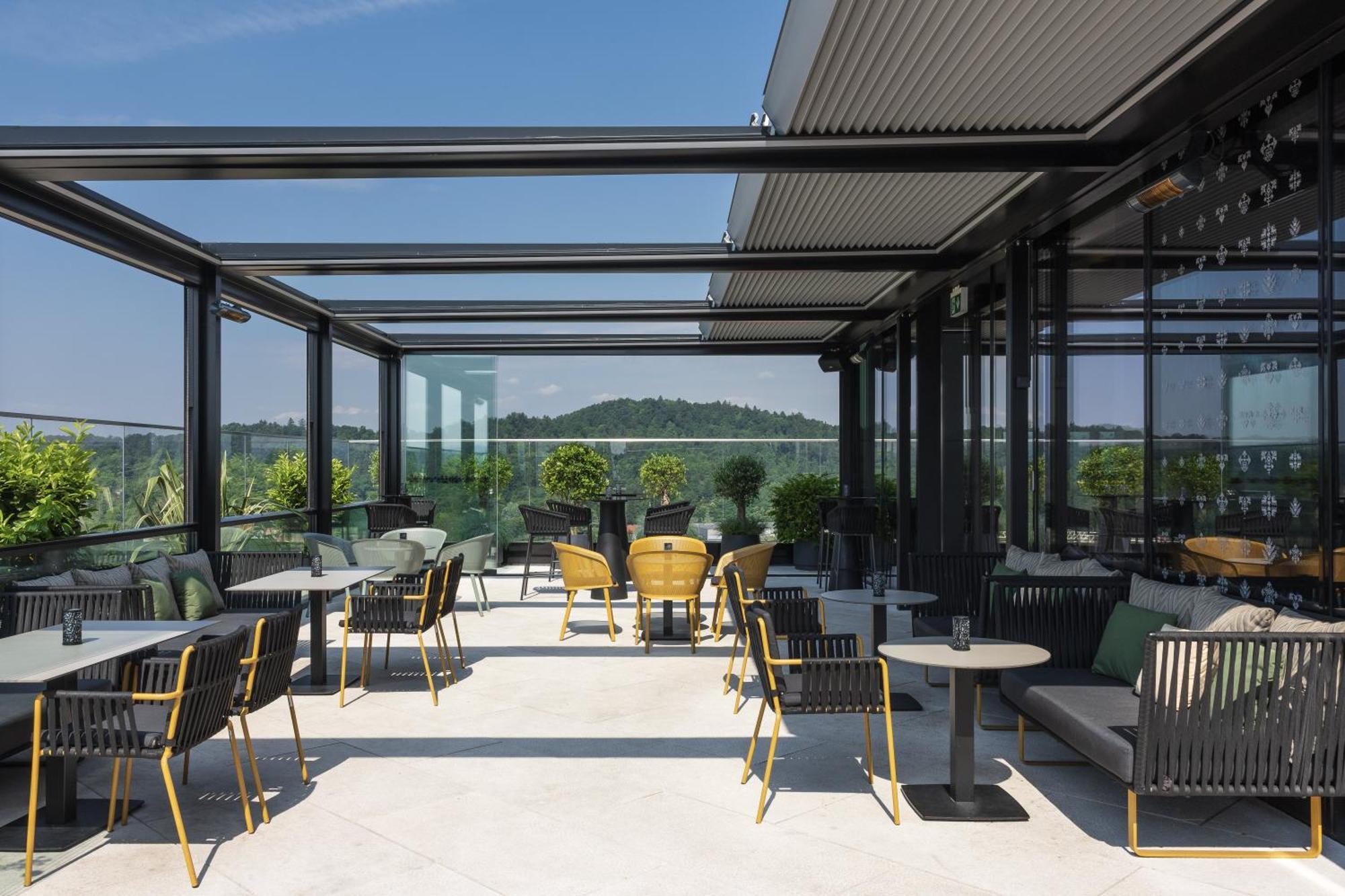 Intercontinental - Ljubljana By Ihg Hotel Екстериор снимка The Sky Bar